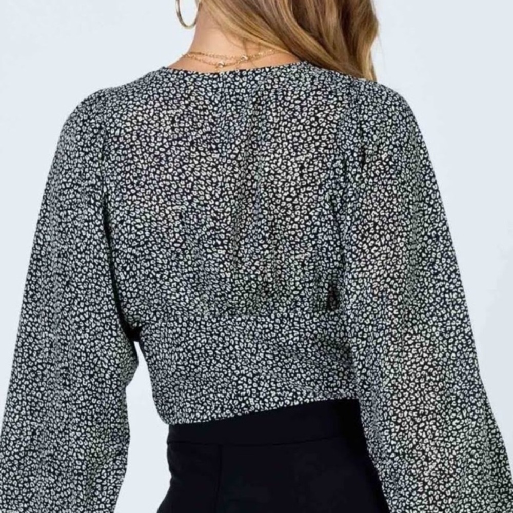 Princess Polly plunge neck tie front blouse (New mood top) size 2 - Picture 4 of 10